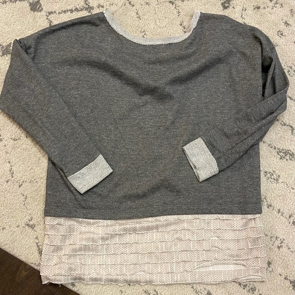 Boutique Lightweight Grey Sweatshirt with Ruffle Tiered Polka Dot Hem Medium - Picture 3 of 3